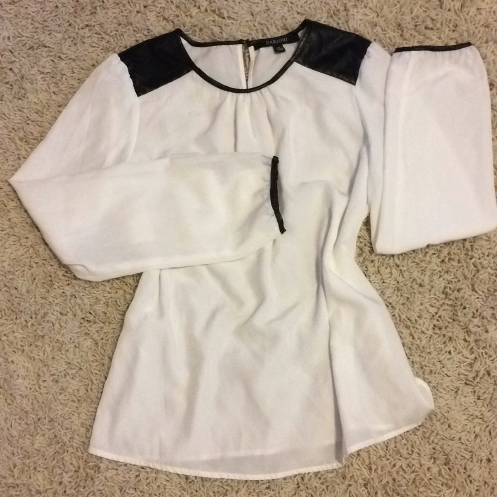 CLOSET CLEAR OUT!!! Darjoni blouse
